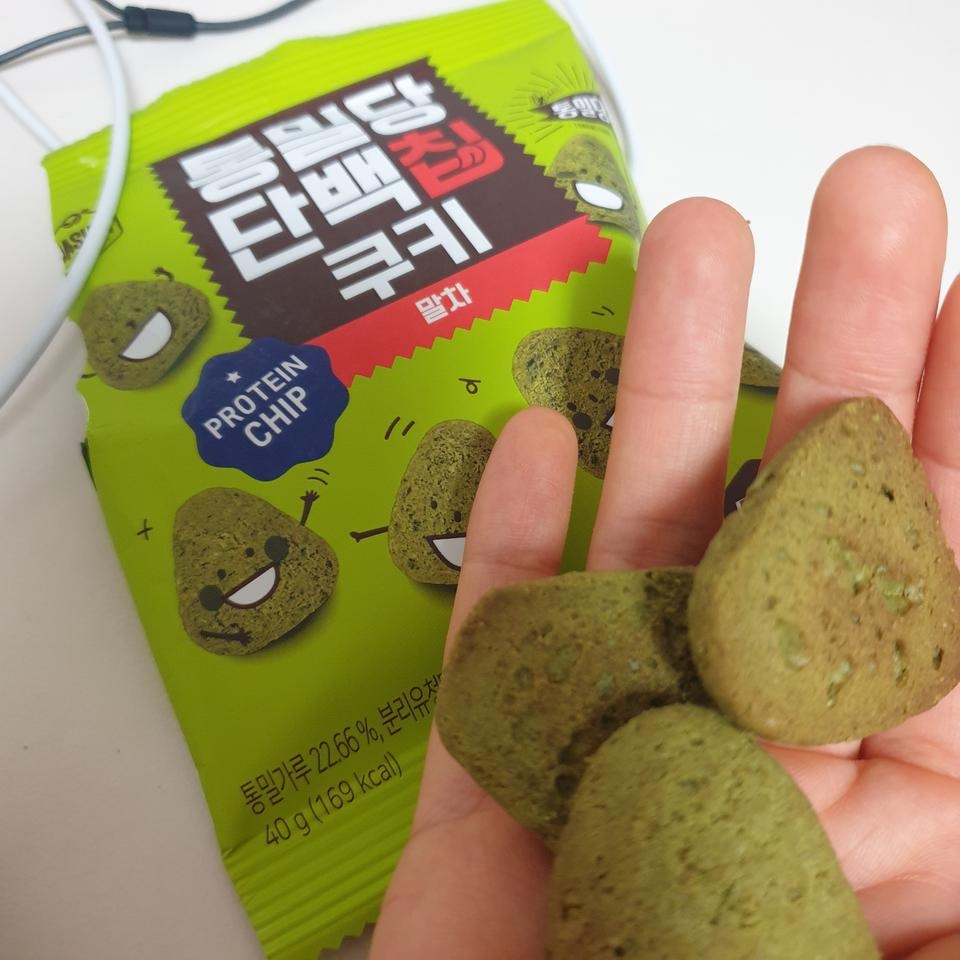 평소에 녹차, 말차 진짜 좋아하는데 다이어트 식품으로 쿠키 말차맛이라니요..? 말차맛이 조금 약하긴 하지...