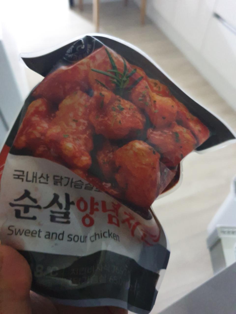 비주얼이 다이어트식품 비주얼이 아닌데
맛도 그렇네요
다이어트 하는 딸 스트레스 받을 때 먹으라고 샀습니...