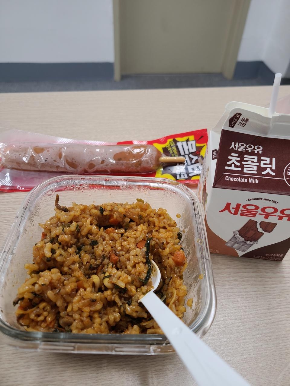 맛있어요 진짜 간편해서 최고의 장점이구요 금액도 싸고 점심대용으로 매일 먹고있어용 ㅎㅎ 떡볶이비빔인가...