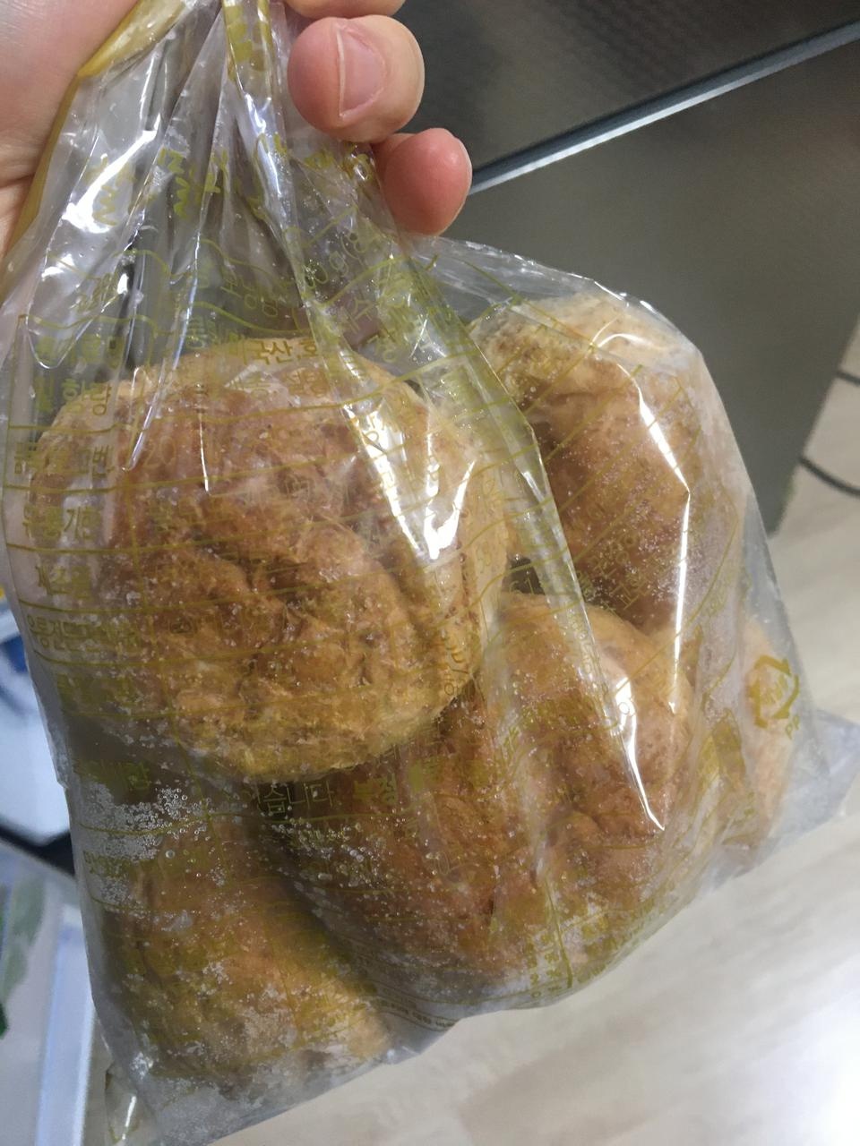 단백.. 너무 맛있어서 두봉 사고 냉동실에 하났ㄱ 빼먹습니다