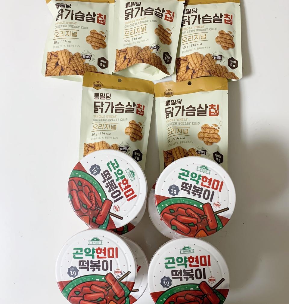 다이어트하는 친구한테 선물해줬어요ㅎㅎ 전에 먹어보고 맛있어서 또 샀어유 레알 떡볶이 대체재로 좋은듯