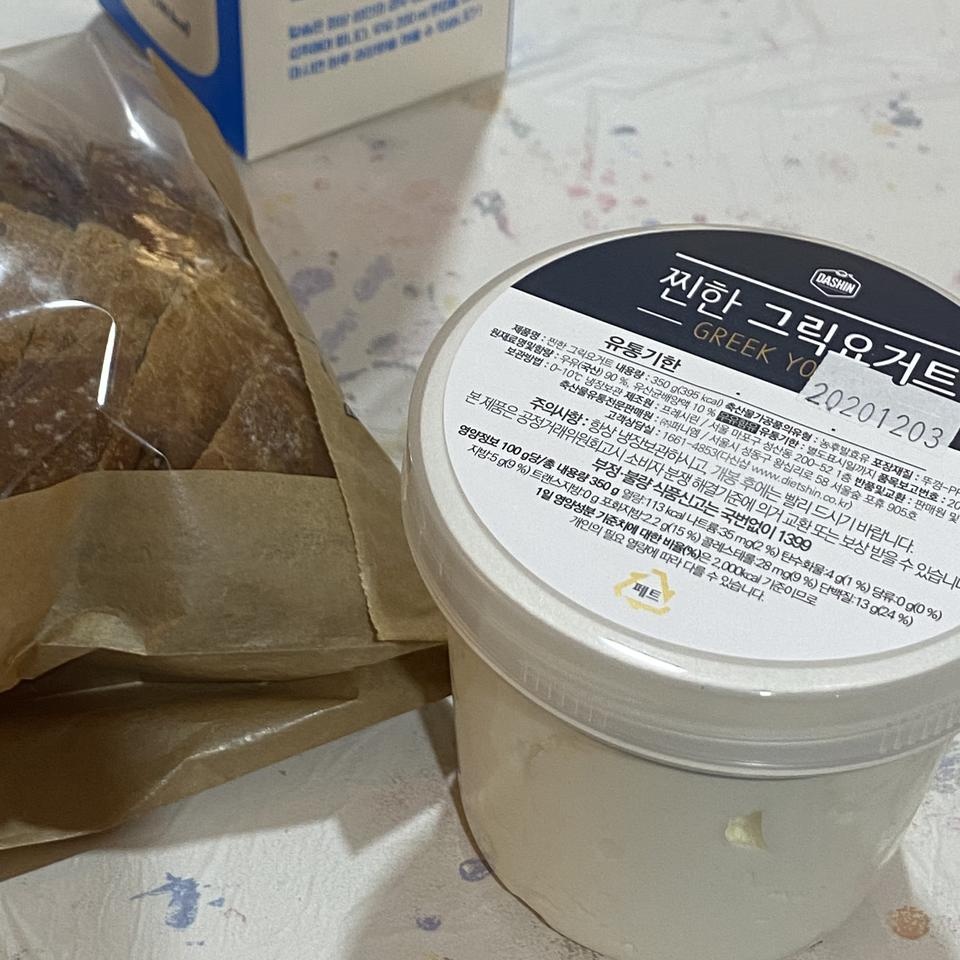 남자친구가 조아해서 구매했습니다 ~
같이 먹는데 빵에 발라먹으니 맛나요 ㅎㅎ
다이어트중이라 그릭으로 먹...