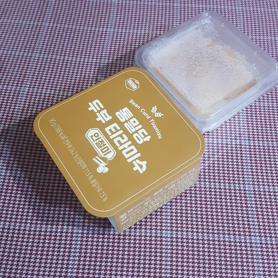 배송 안전하게 녹지않게 잘 왔어요
초코 기본맛 먹다가 새로운 맛 나와서 주문해봅니다
다먹으면 재구매할게...