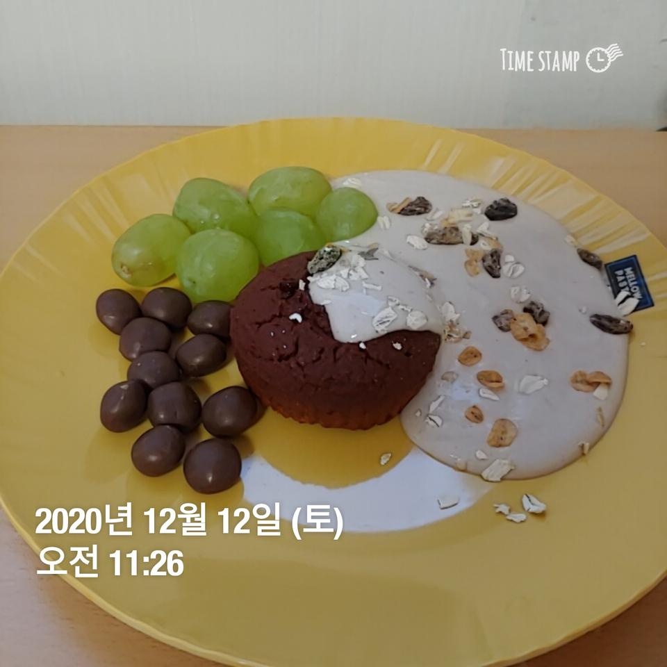 꾸덕꾸덕하니 맛있어요! 일반 머핀과 비교했을 때도 손색이 없어요 다이어트하시는 분들 디저트 먹고싶을 때...