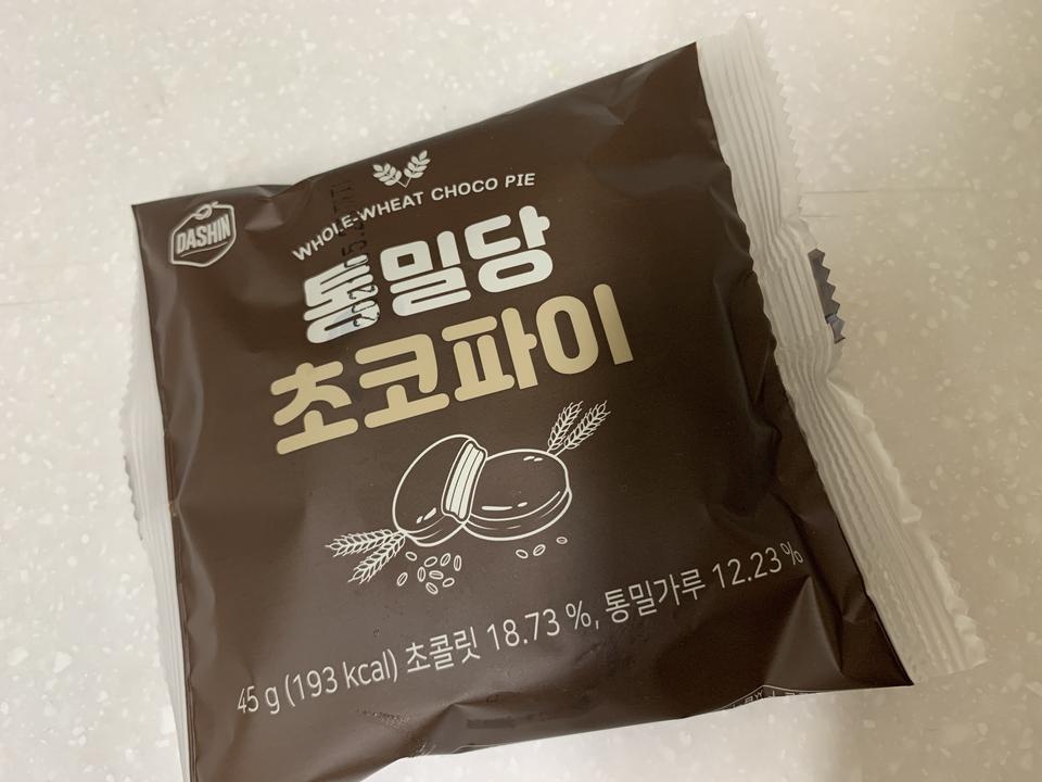 건강한 초코파이에요~ 초코가 좀 부서지긴 하지만 그래도 맛이 괜찮아요^^