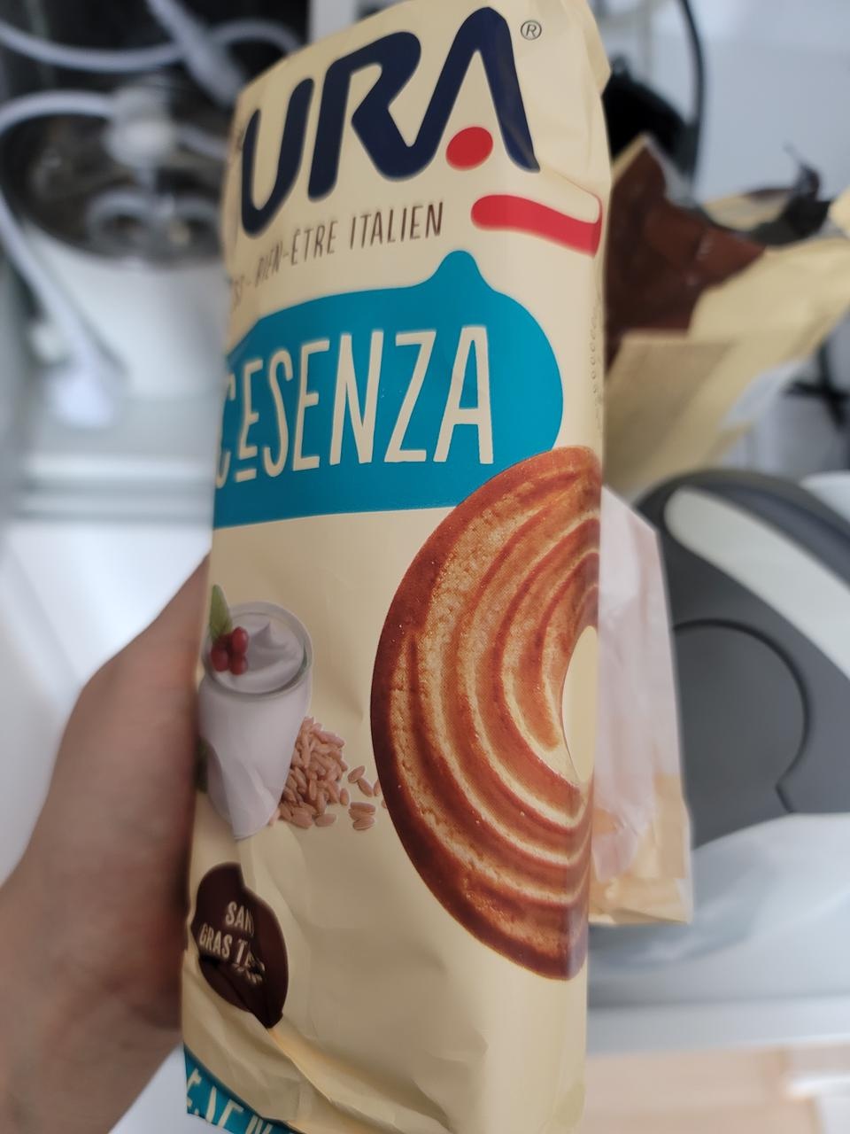 처음에 먹을 땐 그냥 그렇다고 생각했는데 먹다보면 맛있어서 계속 먹게되는 맛이에요! 맛있어요! 2봉 샀는...