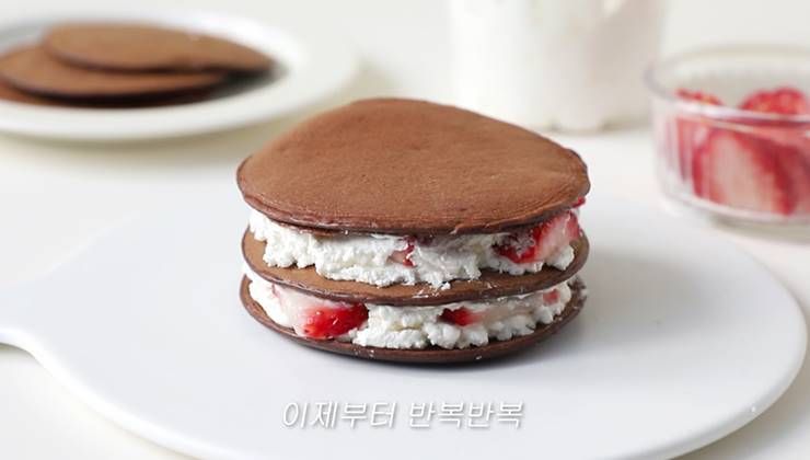 `팬케이크`로 만드는 비주얼 폭발 `크리스마스 케이크`!