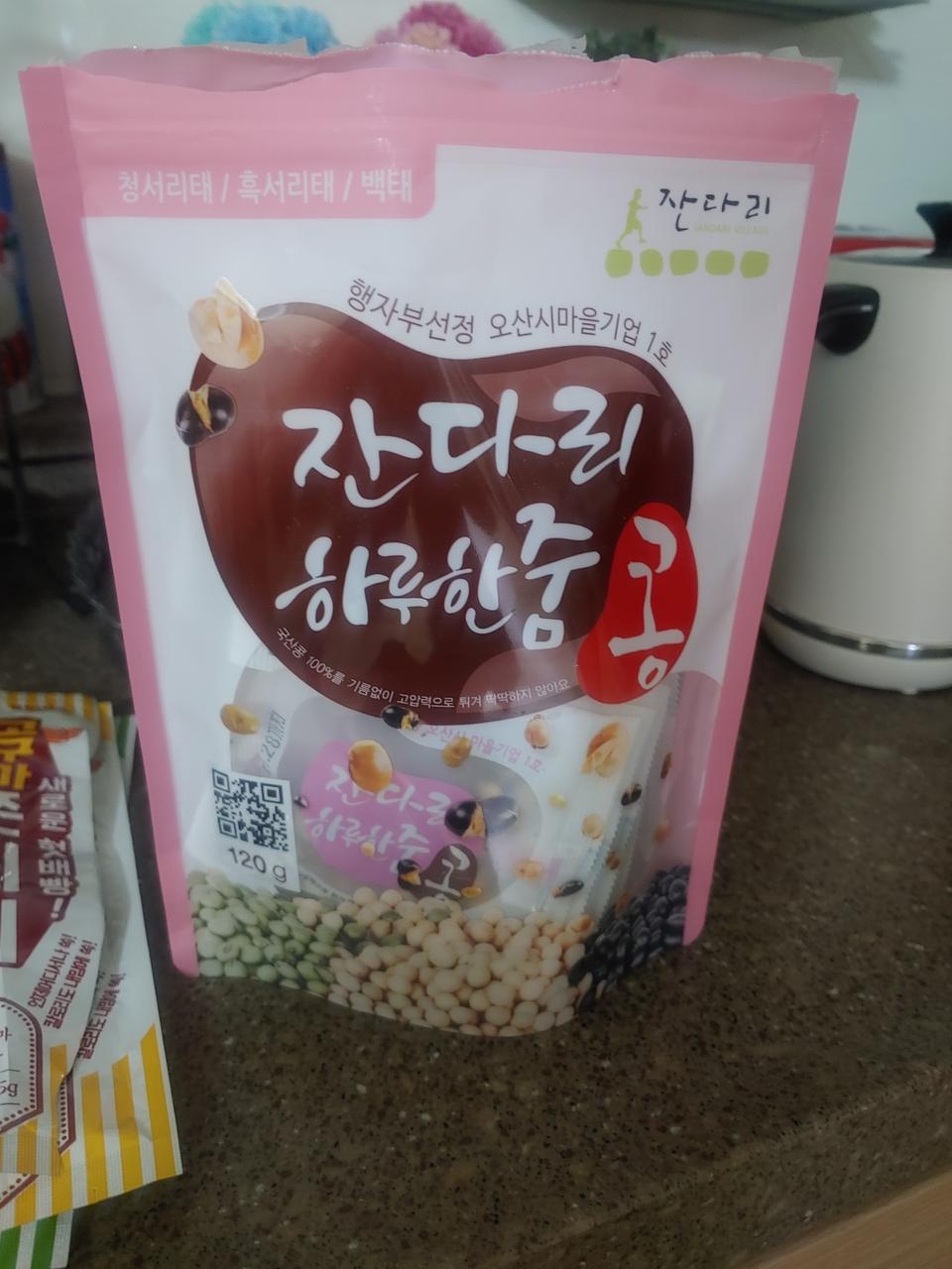 저 콩 싫어해서 콩밥도 잘 안먹는데 이건 먹을만합니다~ 속에 부담없고 영양가도 좋고 저처럼 주전부리 좋아...