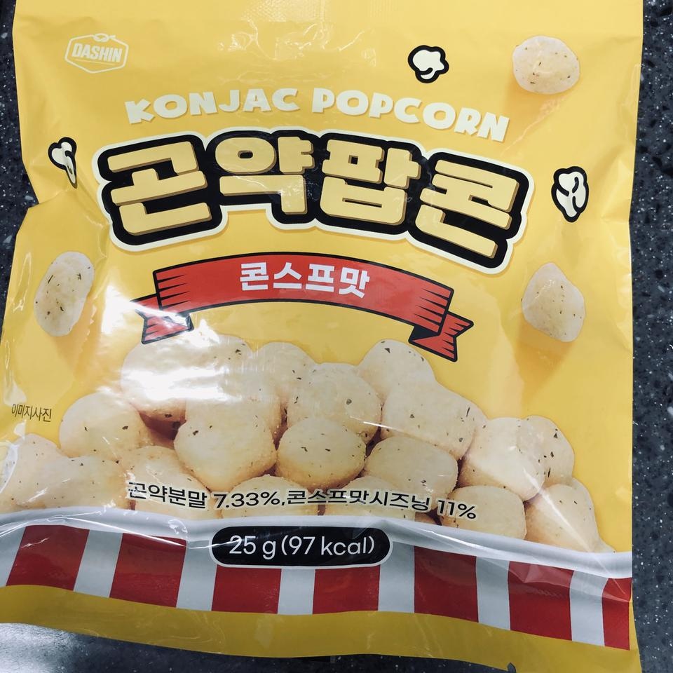 팝콘의 느낌은 아니지만 맛있어요. 콘스프 맛인데다 바삭해서 씹는 맛이 있어요.