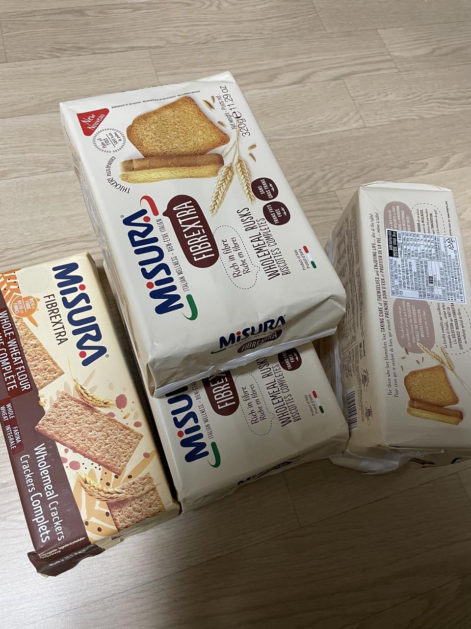 미주라는 무조건 맛있으니 좀 쟁여놓고 먹을려고 샀습니다!  토스트만 먹어봤는데 다른것도 맛있을거라 생각...