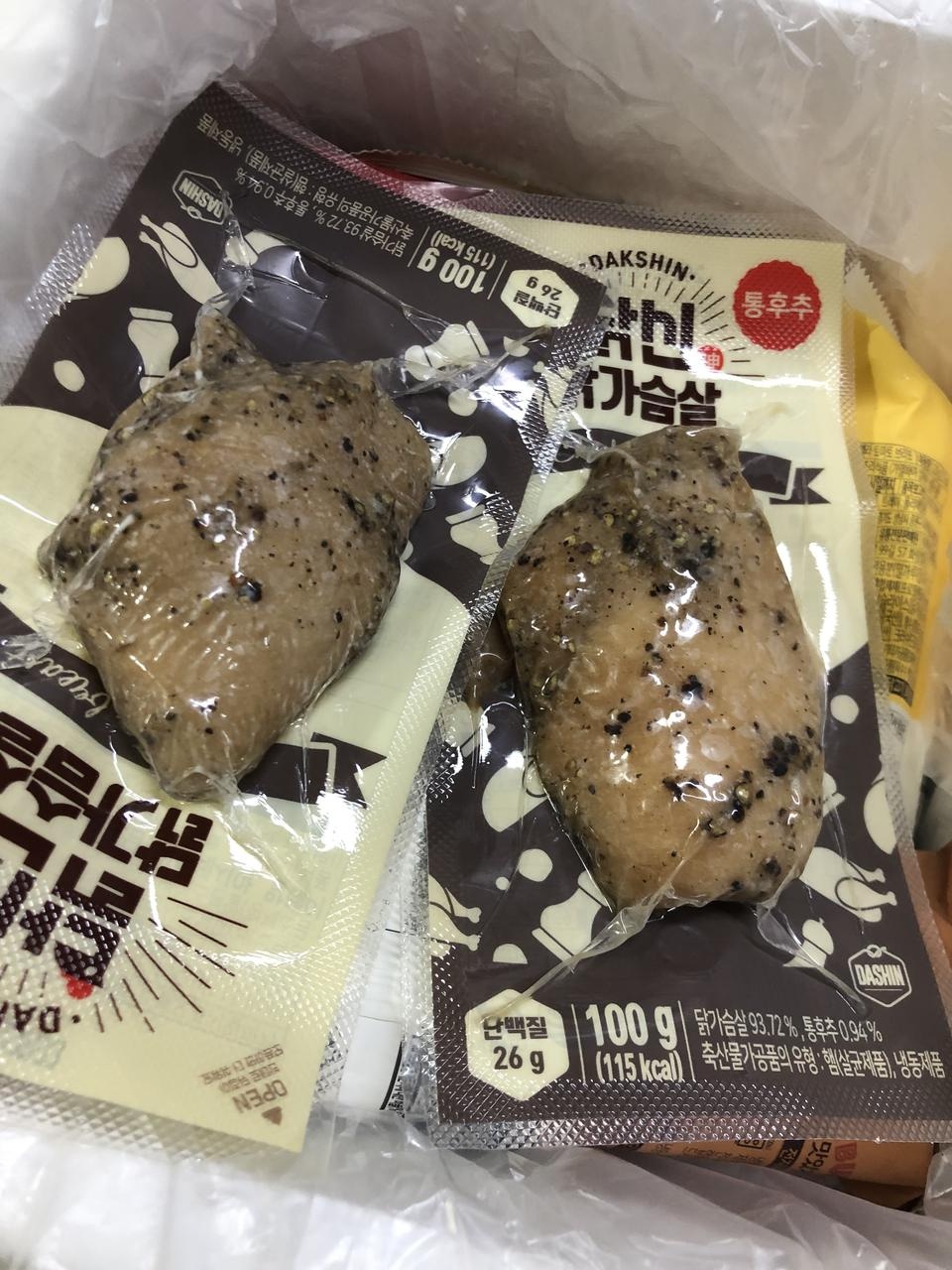 일반닭가슴살 너무 맛없어서 이걸로 사봤어요 맛있으면 좋겠어요 ㅋ