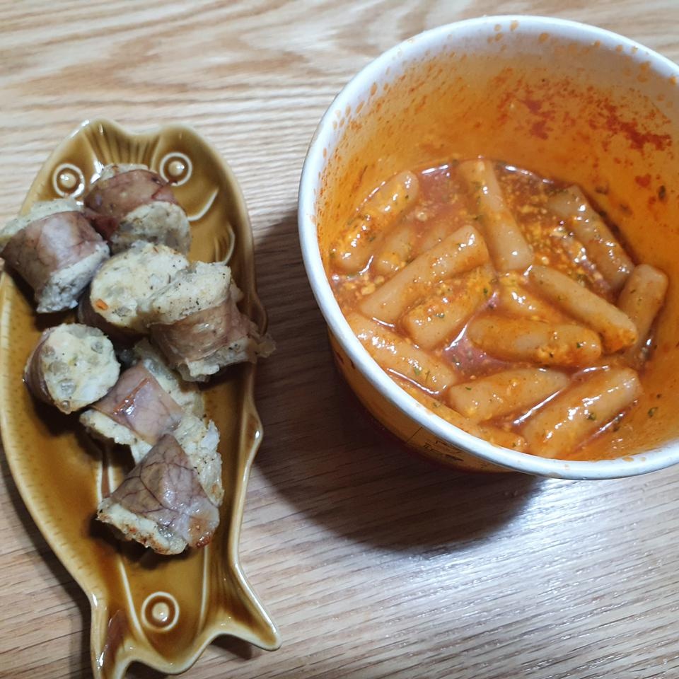 순대랑 많이 다르지만 순대라고 생각하고 떡볶이랑 먹으면 먹을만해요