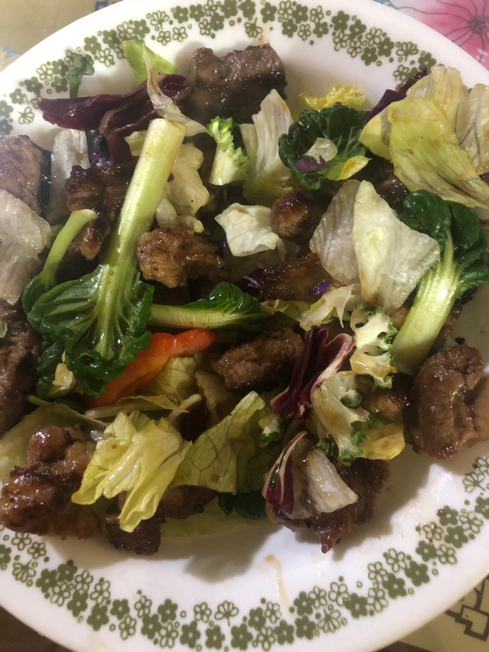 먹기 너무 편하게 되어 있고 원래 샐러드별로 안좋아하는데 맛있게잘먹었어요!!