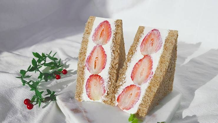 편의점 인기 간식 `딸기 샌드위치` 만들기!