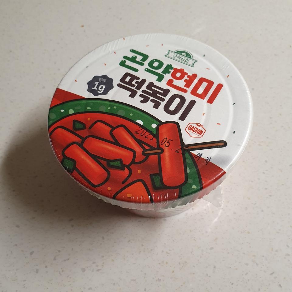 소스참 맛있습니다 밀떡이 아니라 약간 딱딱한감이 있지만 그래도 먹을만합니다