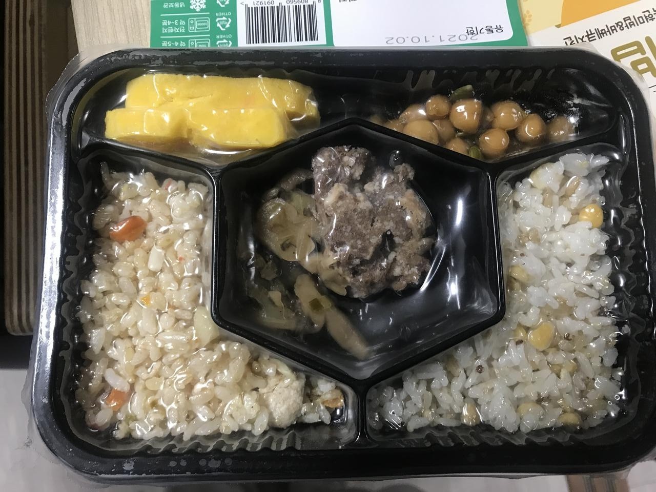 멸치가 엄마 손 맛입니다 
다이어트 도시락 시켜놓고 양 적다하면 안됩니다 
이 도시락은 다이어트 입문으로...