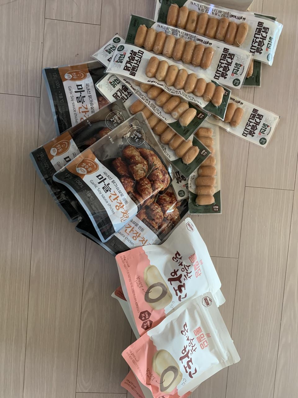 애들주려고 해요. 애들이 소시지를 좋아하는데 건강할것같은 느낌이 들어요. 만족스러우면 계속 재구매할예...