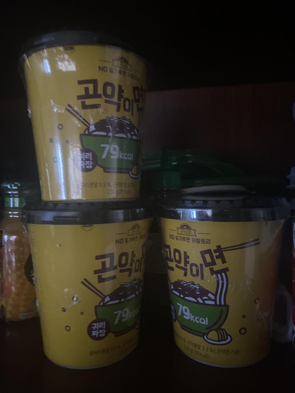 곤약이면 짜장 맛있네요! 양이 적은가 싶었는데 다이어트 중 짜장면 대체제로 괜찮네요~
