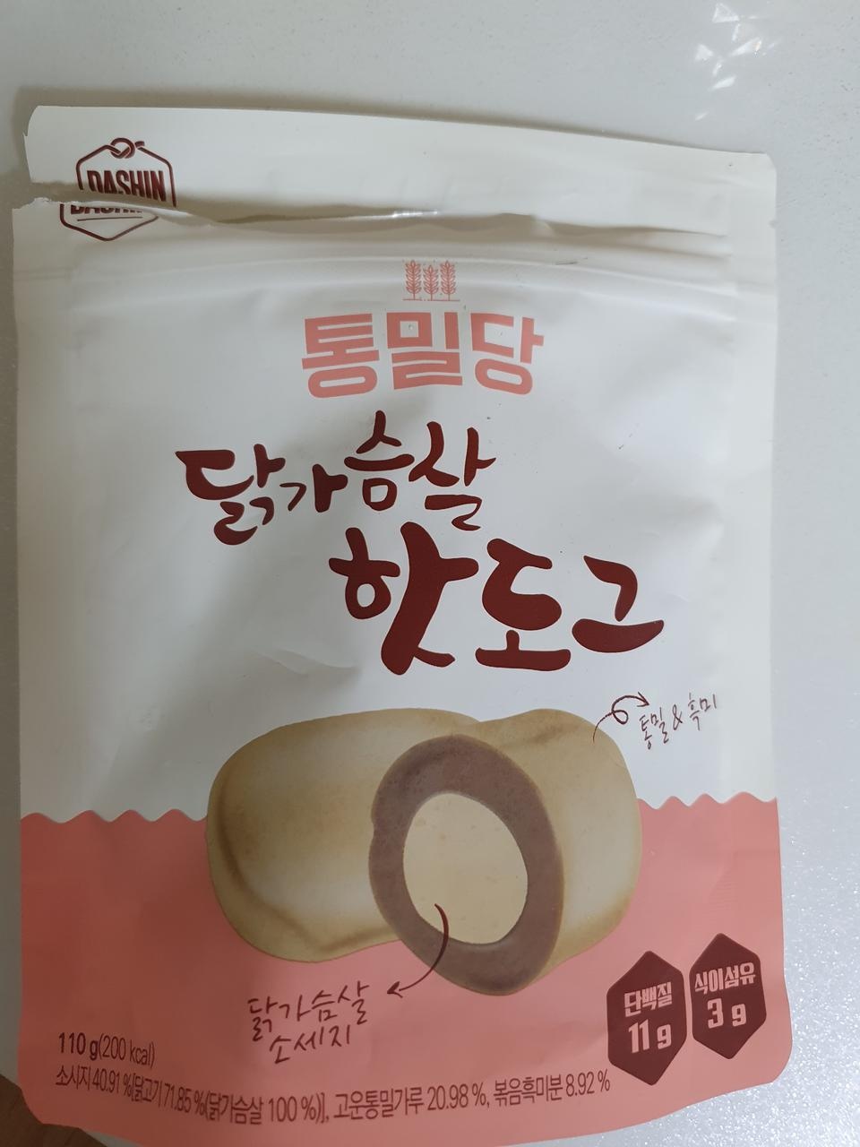 간식으로 좋아요.안에 소시지는 살짝 매콤.