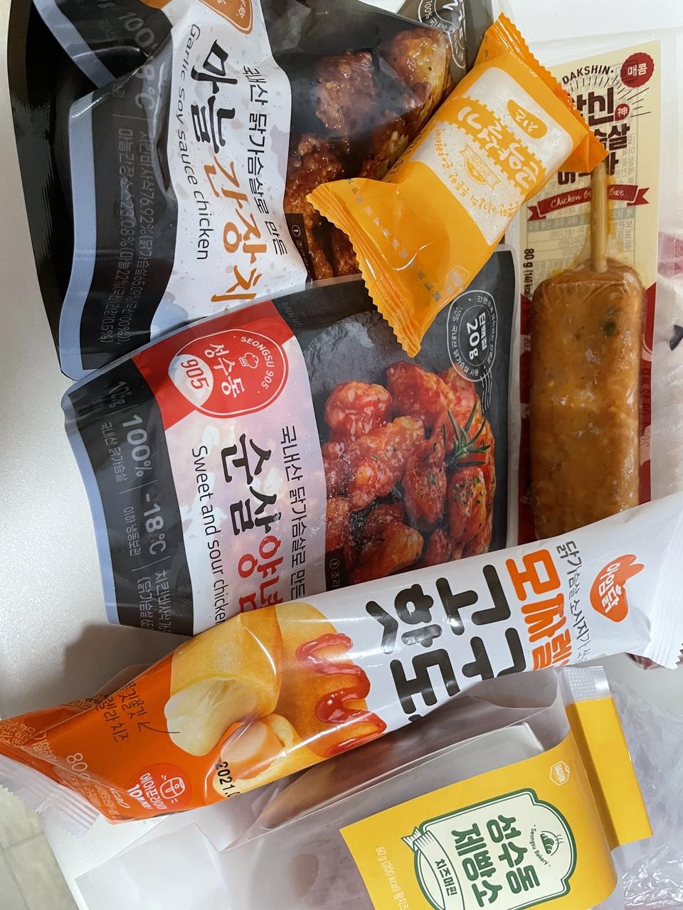 포장 잘 된 상태로 왔네요~ 생각보다 작긴한데 맛있어요!