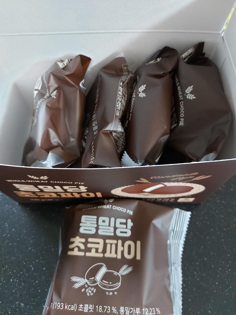 맛있을거 같아요. 마시멜로가 아니라서 좋아요. 포장도 스티로폼에 잘싸여서 왔어요. 이번에 먹고 괜찮으면 ...