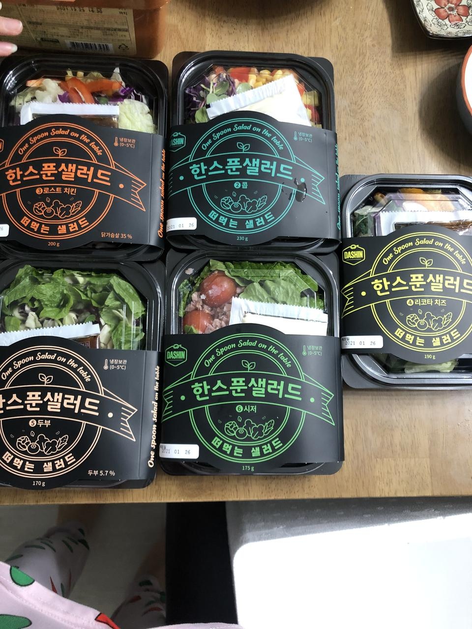 가격대비 만족해요
일단 풀무원 잇슬림 슬림쿡 한스푼 세가지 다 먹어봣는데 가격대비 2등입니다