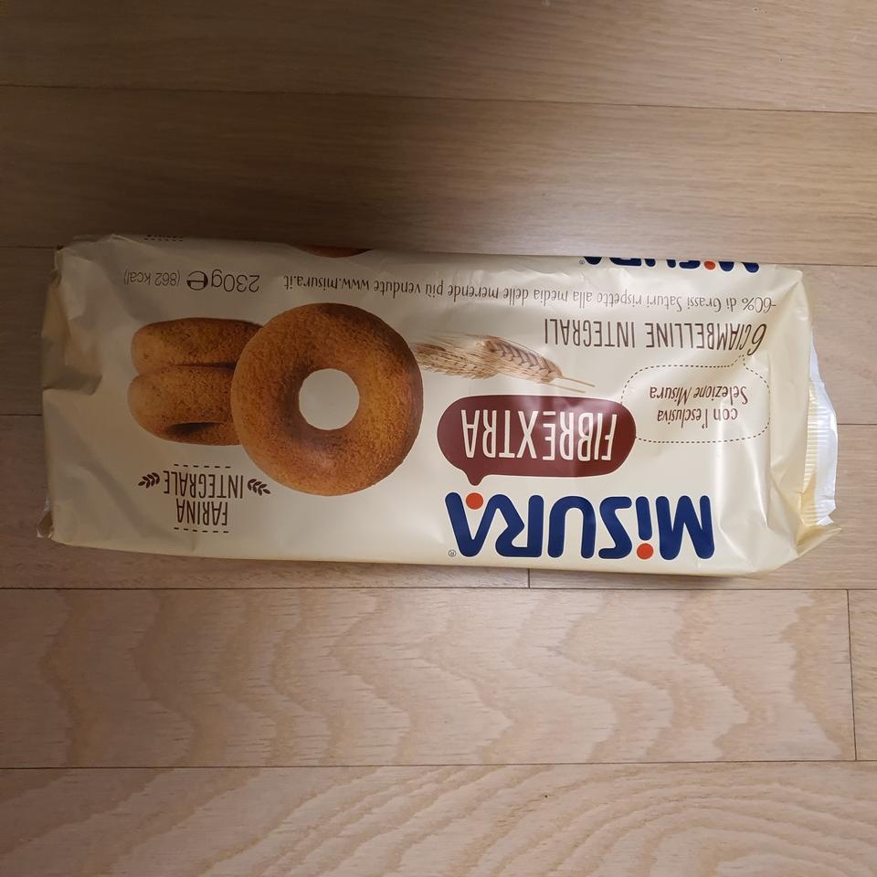 양이 꽤 되요 배송은 말할것도 없이 빨랐고요 허기질때 간식으로 먹으려고 3봉지나 샀어요