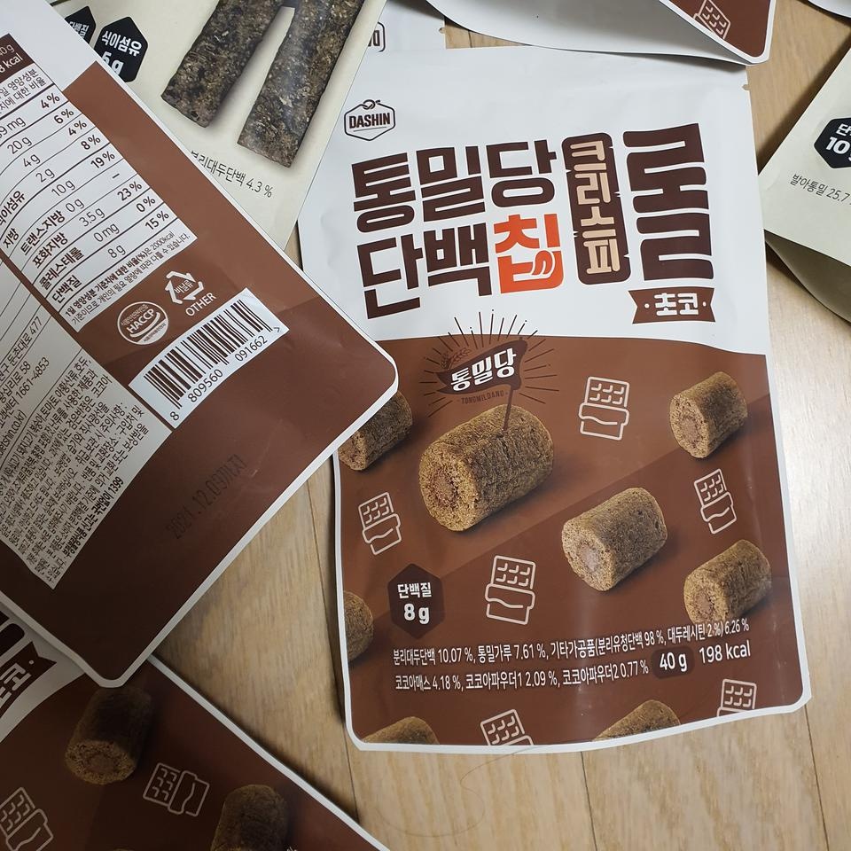 치즈맛만 먹어봐서 이번에 초코 주문해봤는데 초코맛 찐하게 꾸덕한 크림이 참 맛있어요