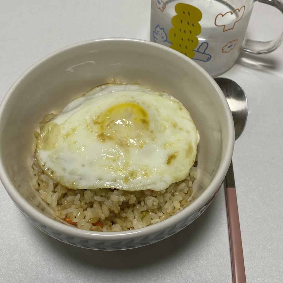 맛있어요. 달걀프라이 얹었더니 더 맛있네요. 양도 칼로리도 적당해요.