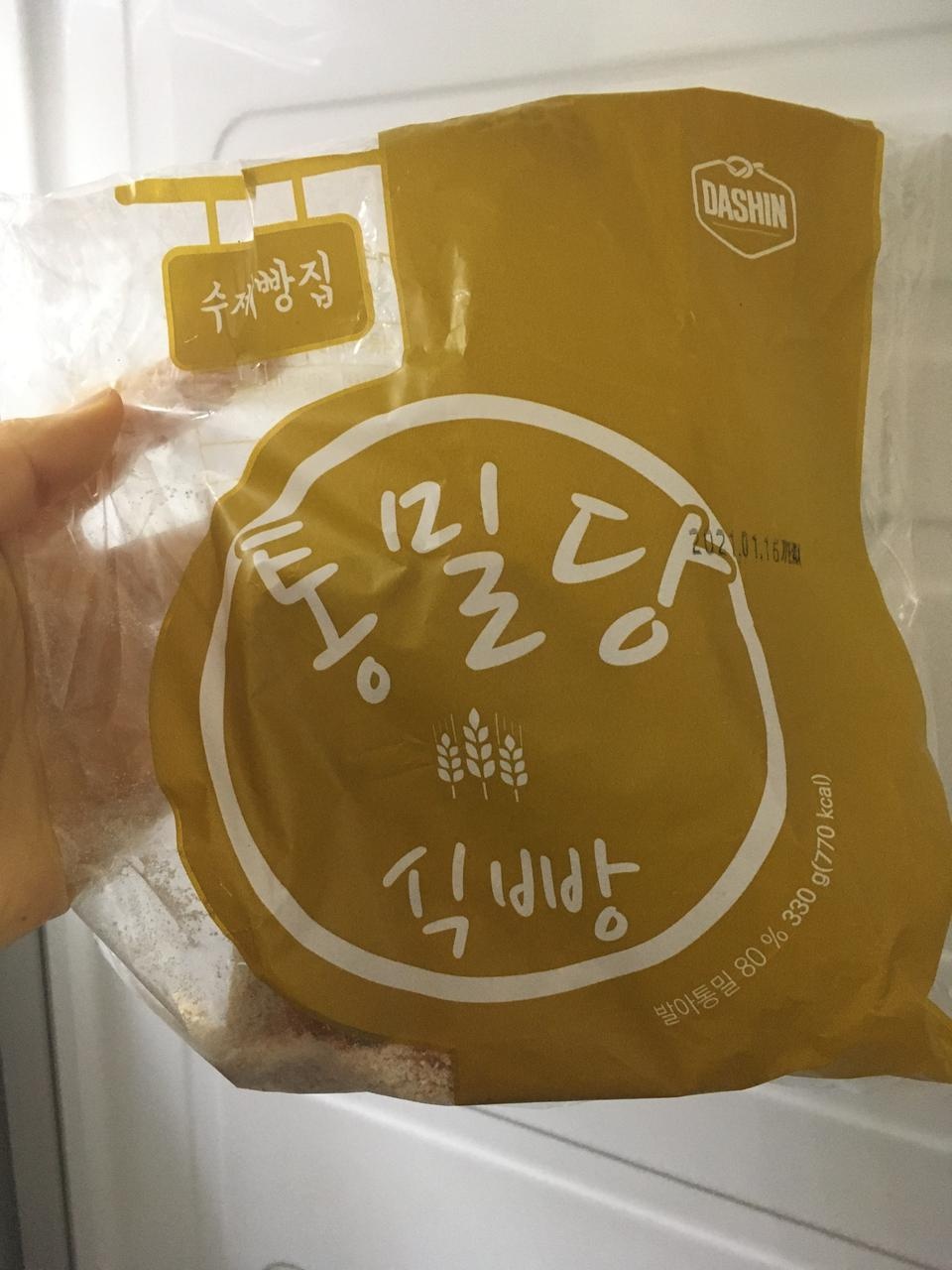 통밀이라 부담도 덜하고 전 개인적으로 맛도 있어서 만족합니다 ㅎㅎ 벌써 다 먹어가네요