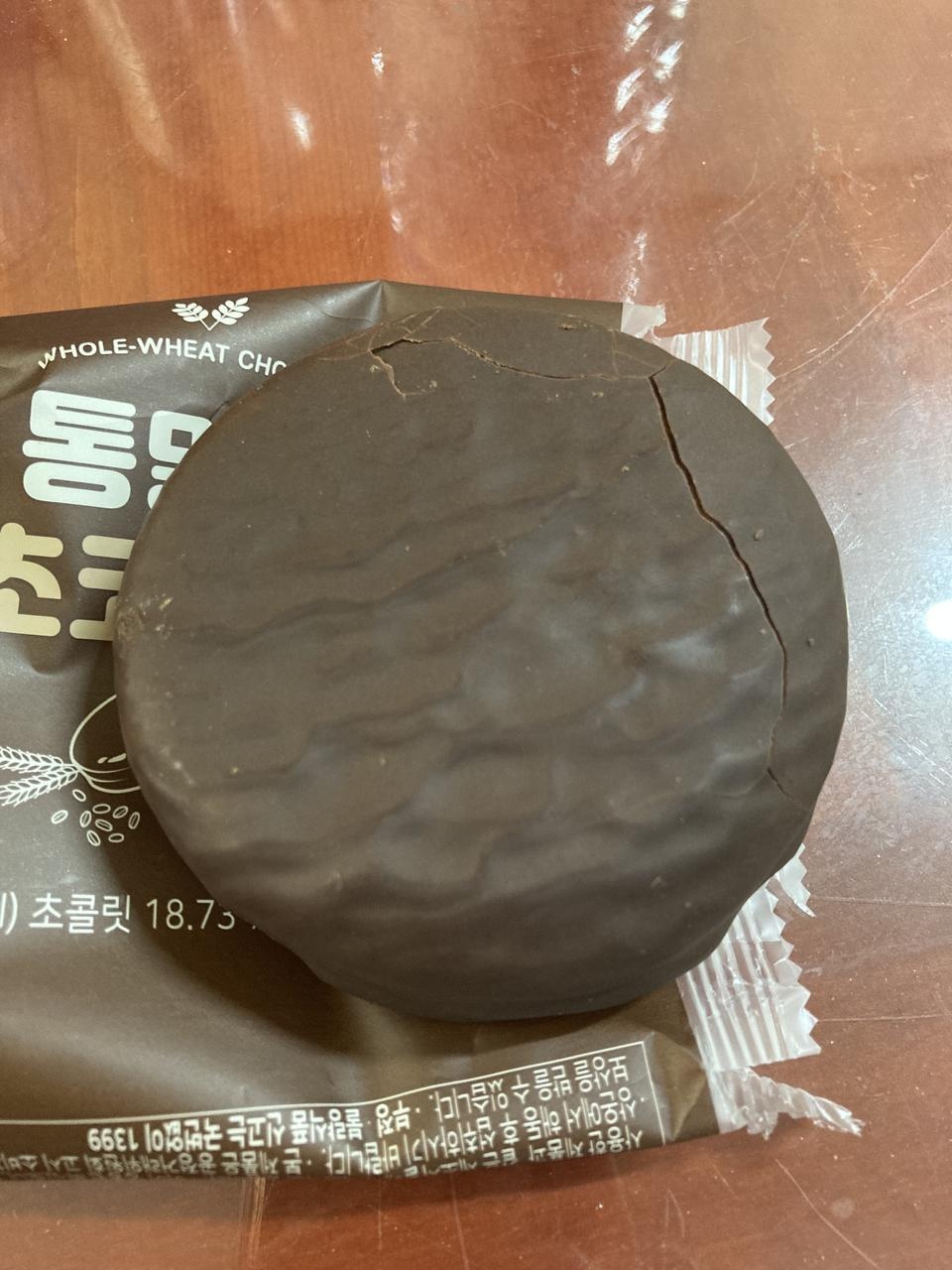 초코파이랑 몽쉘을 섞은 맛이 났어요