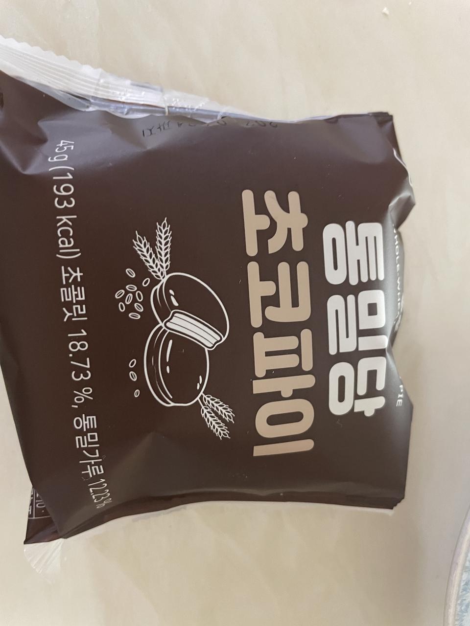 미쳤어요
초코파이보다 이게 더 맛있어요
고소하고 달고 크림이 마시멜로 같고ㅋㅋㅋ
와 이건 무조건 냉동실...