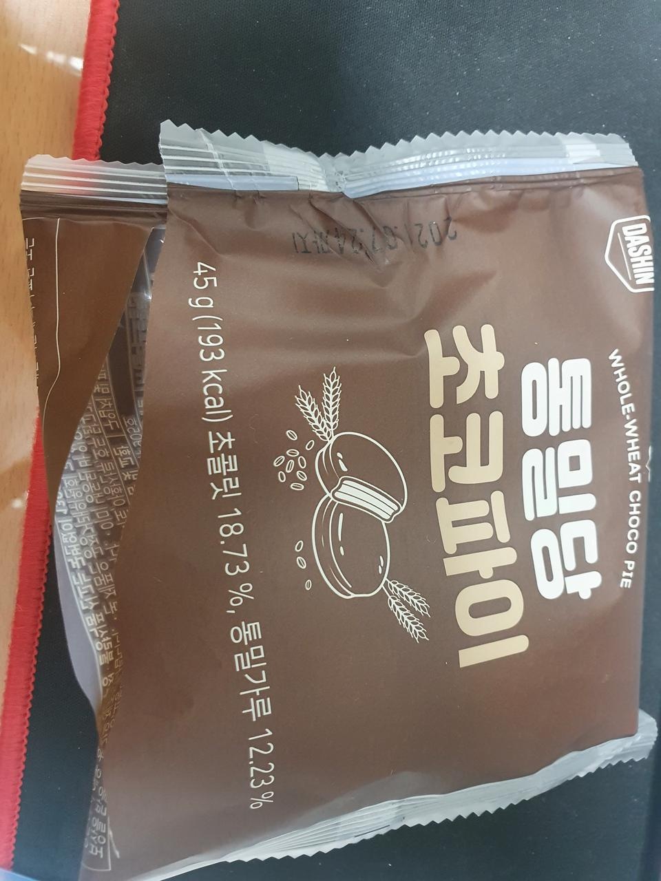 배송오자마자 하나 까서먹어밨는데 맛있어요
초코파이 대체가능!아몬드브리즈랑 먹으면 식사대용도할수있을...