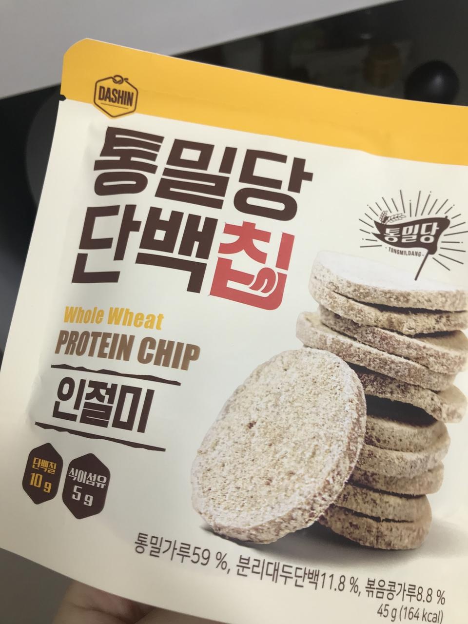 배송도 빠르고 맛있네요~~^^
다이어트중인데 과자가 너무 먹고싶어서 주문 했어요