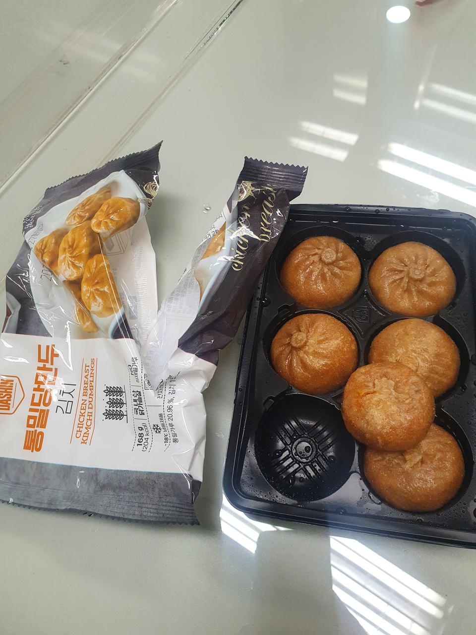 김치만두만 먹어밨는데 맛있어요!