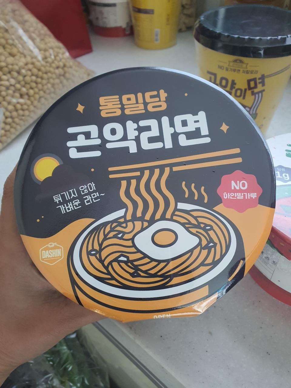 매콤해서 더 맛있는거 같아요 메밀면같은 식감이네요~