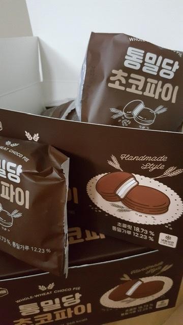 일반 초코파이보다 달지않고 부담없이 먹을 수 있어서 좋아요 :)