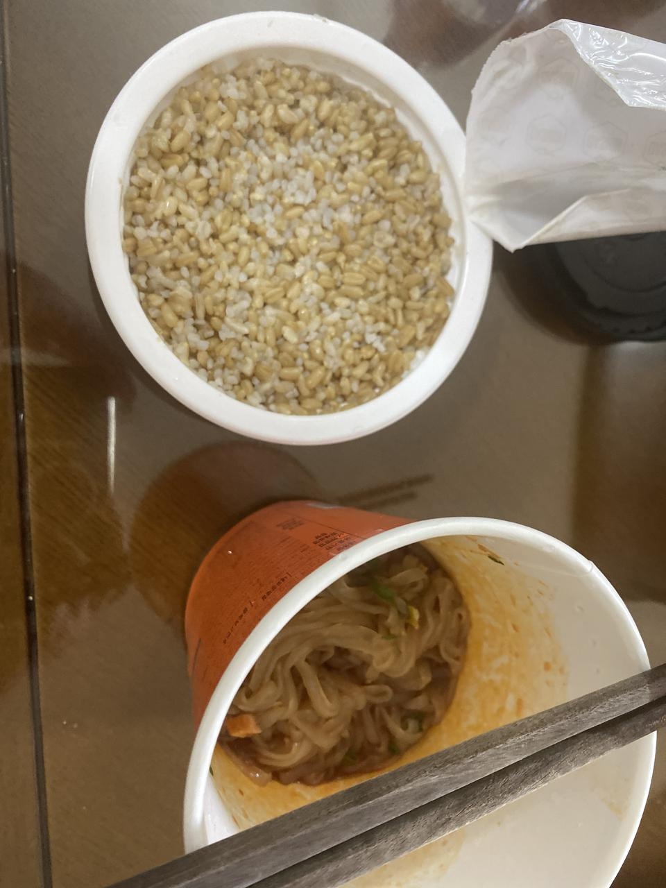 같이시킨 곤약밥이랑 먹어도 칼로리가 200밖에 안되니깐 식조절하기 좋아요