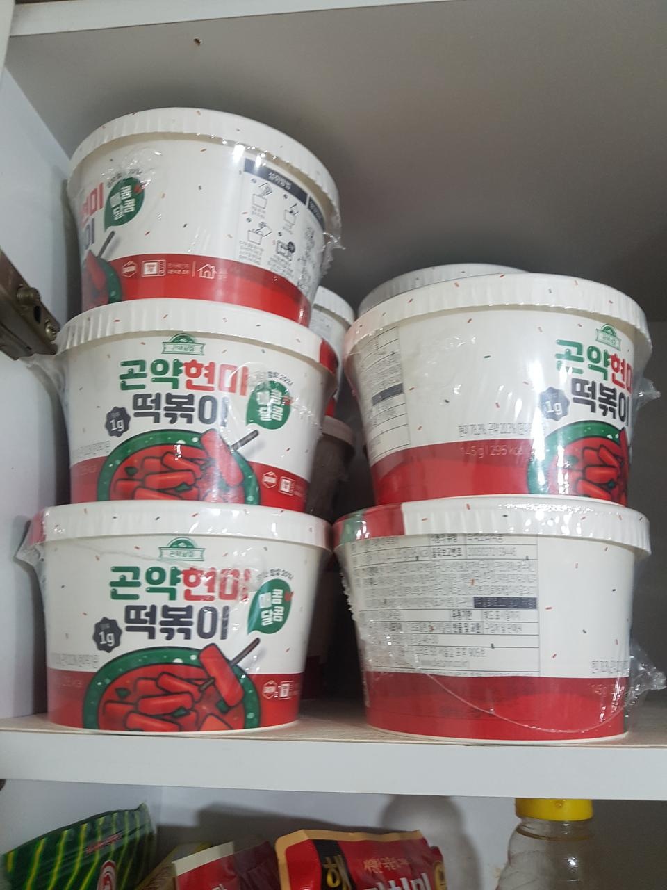 양이 많진 않지만 떡볶이가 먹고싶을때 적은 부담으로 먹기 좋아요^^ 국물이 특히 매콤하고 맛나요