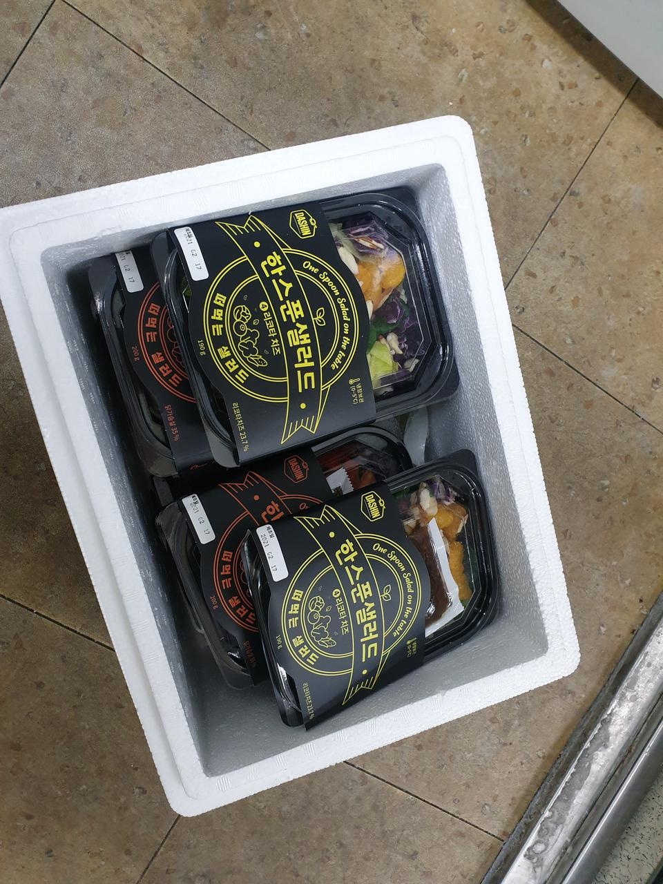 샐러드진짜 여기만큼맛있는곳이없어요
모든샐러드가 다맛있어요
양도딱알맞구요