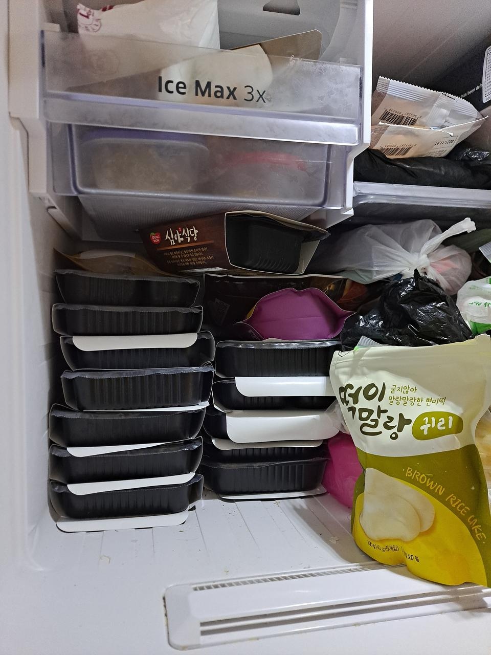 메뉴가 새롭고 다양해서 시켜봤어요 배송 빠르게 왔구요 회사서 점심으로 먹으려고 샀는데 기대되네요 먹어...