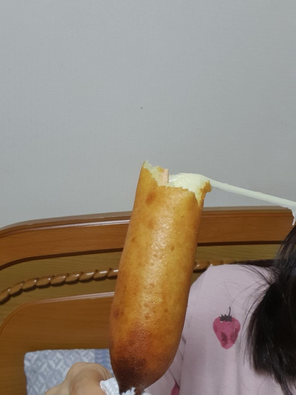 에프에 돌려 먹음 진짜진짜 맛있어요.
핫도그 떨어지지 않게 항상 재구매합니다.
꼭 드셔보세요.엄청 맛있어...