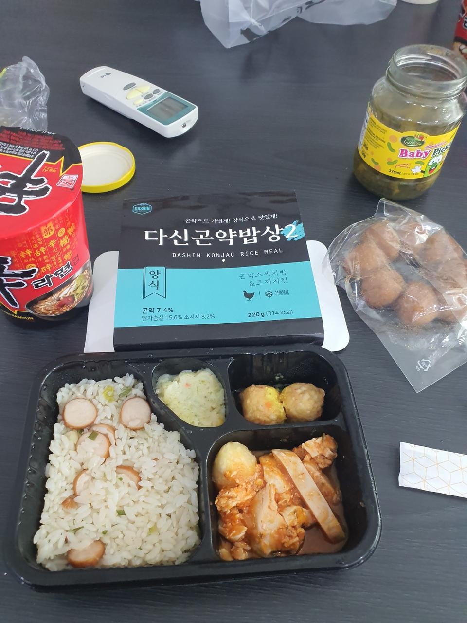 한끼대용으로 괜찮고 간이 쌘편이라 심심한거 싫어하시는분은 좋을것 같아요 맛있어요