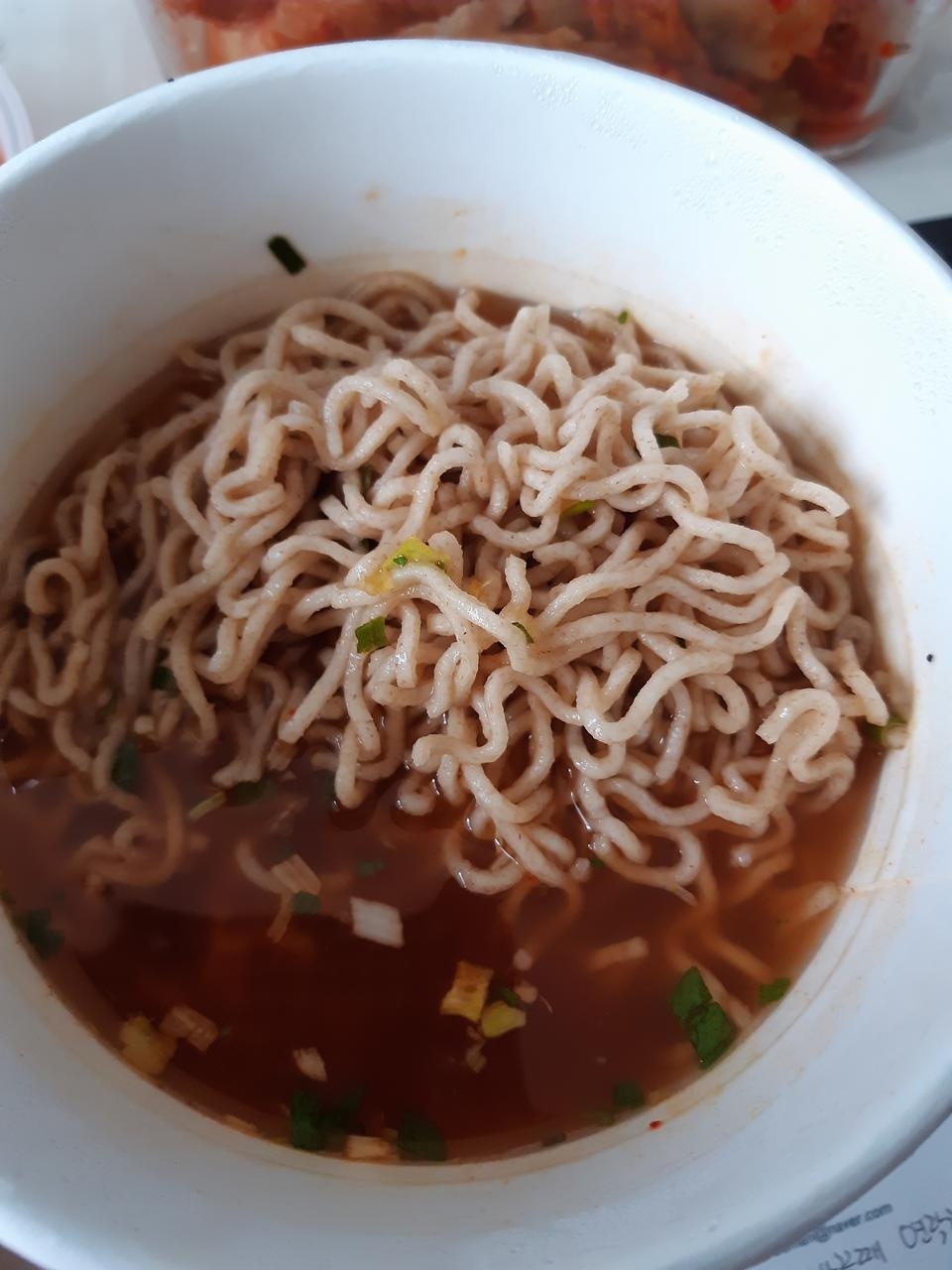 라면과  백프로  같은  맛은  아니지만   충분히  대체 가능할것  같아요.양도  많아요