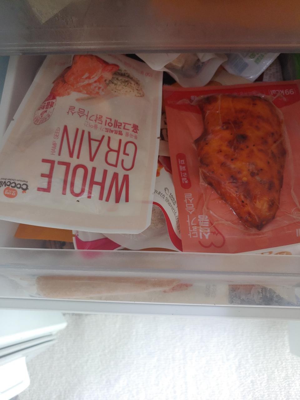 먼저 몇개 먹어보고 만족해서 이번에 세트로 시켰어요. 다른것도 다 맛있고 좋네요. 오늘는 치즈불닭 맛 먹...