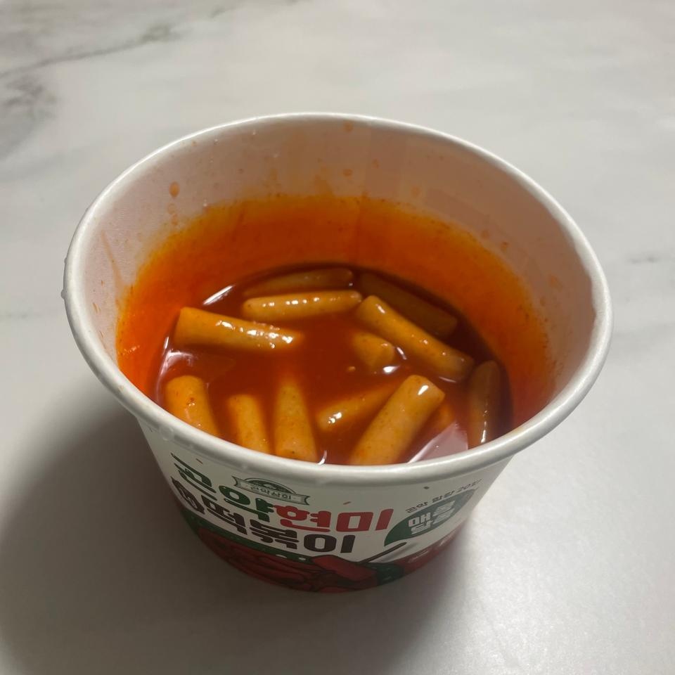 떡볶이 떡이랑은 살짝 식감이 틀린데 양념도 맵지않고 달아서 출출할때 칼로리부담없이 먹기 좋은것같아요!