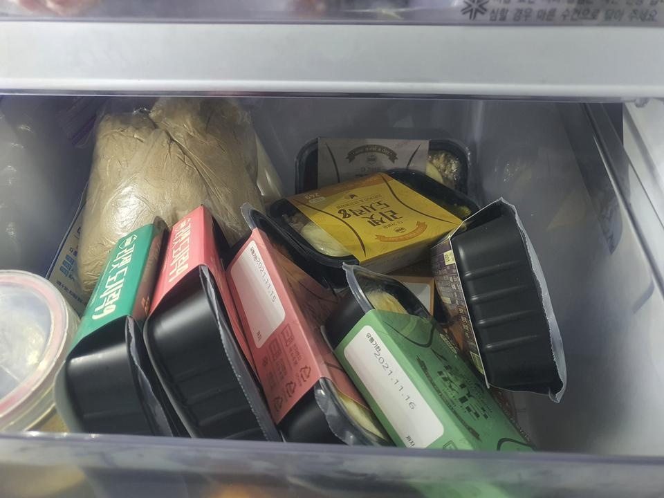 맛: 대존맛
양: 적음
구성: 심플
다른 식단 도시락은 2번 시키기 망설여짐. 왜냐하면 찐야채(완두콩, 당근,...