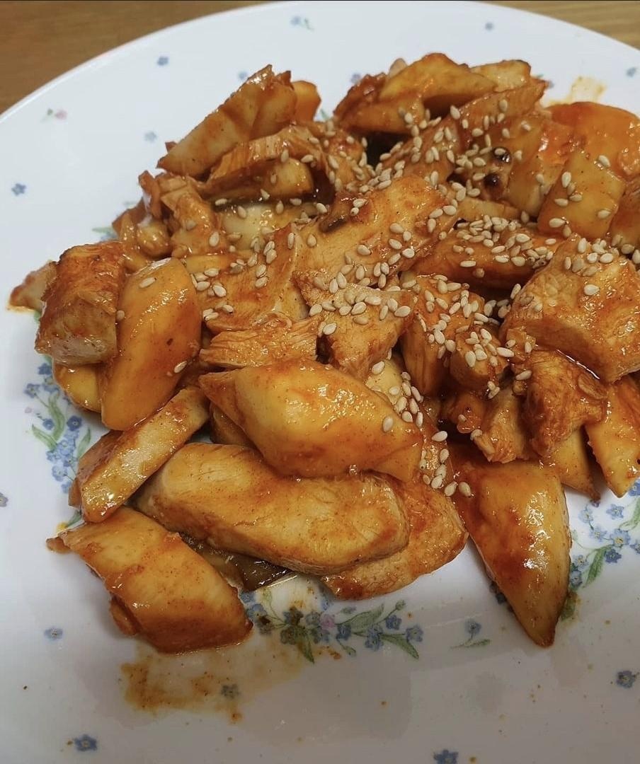 탄수화물이 높아서 완전 다이어트음식이라하긴 글치만 속세의떡볶이가먹고십을때 먹는 살좀덜찌는 떡복이입...