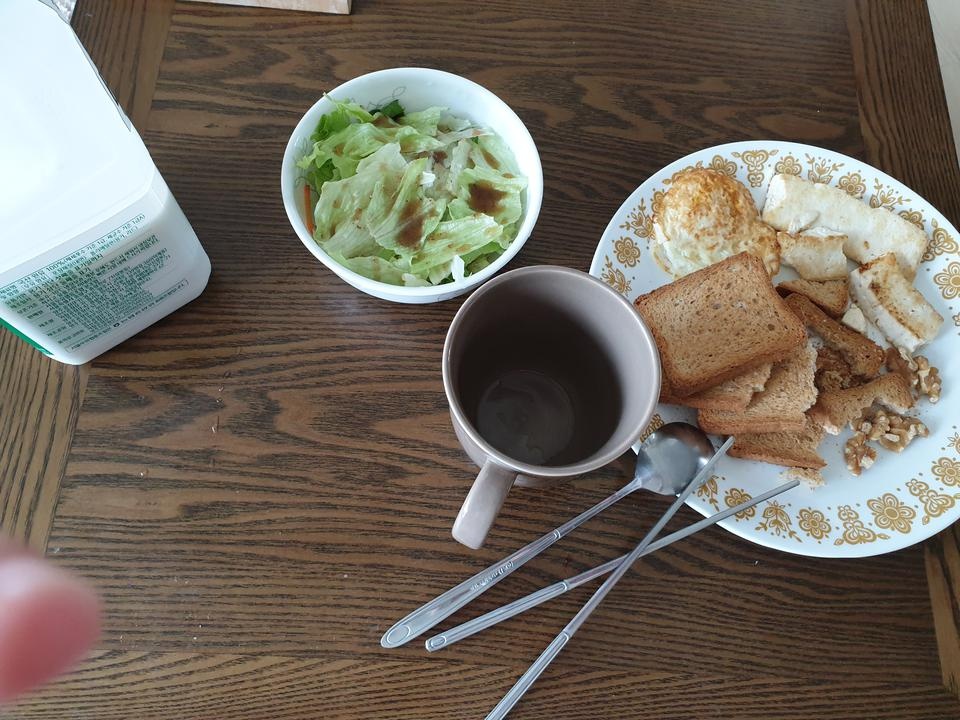 맛나요 ㅋㅋ 도넛이 젤 맛있긴 한데 당은 젤 높네요.  토스트도 빠싹빠싹 해요 ㅋㅋ