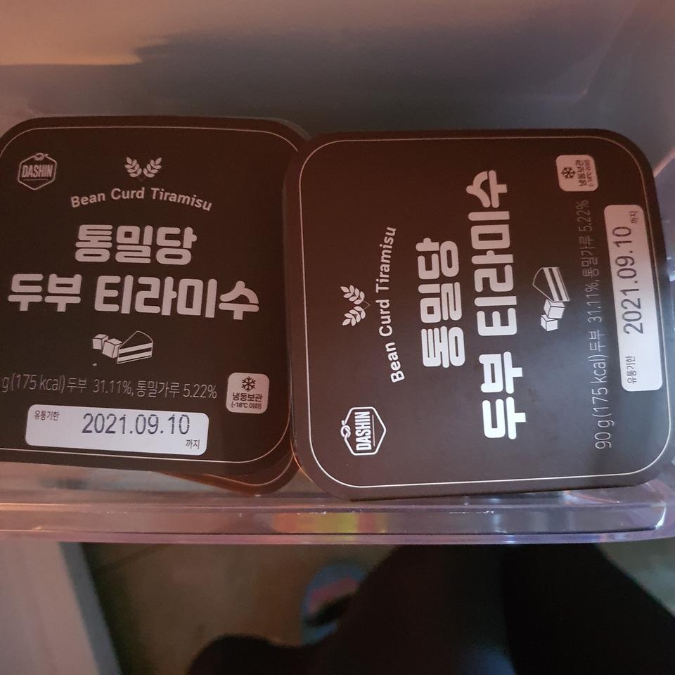 당이있어    먹지  못하고 구경만했는데    통밀두부   티라미슈는 기대이상이었고   카로리도  낮고  맛도 ...